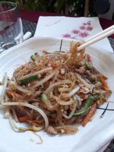 Spaghetti Soia con verdure e carne di maiale